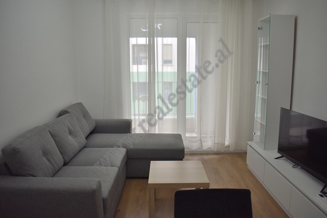 Apartament 1+1 me qira ne rrugen Pasho Hysa ne Rezidencen Kaimi ne Tirane.
Pozicionohet ne katin 3 